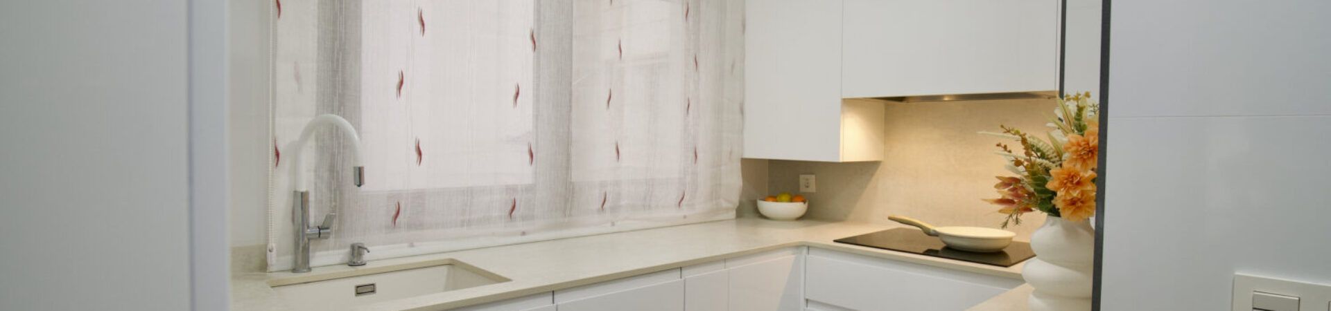 Cocina pequeña blanca