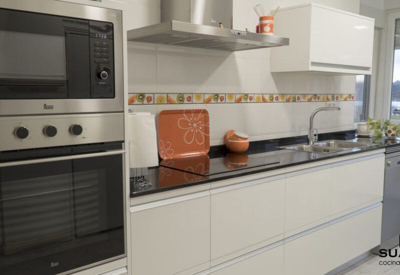 Cocinas blancas . Cocinas Suarco