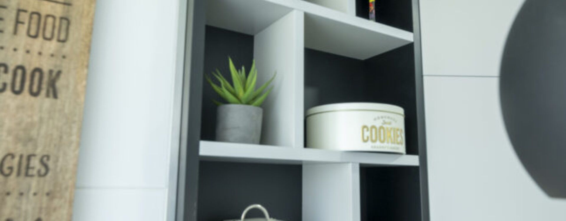 Cocina moderna en gris Suarco