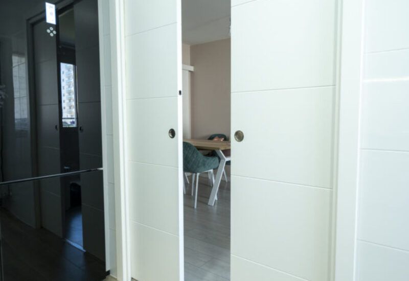 Cocina moderna en gris Suarco