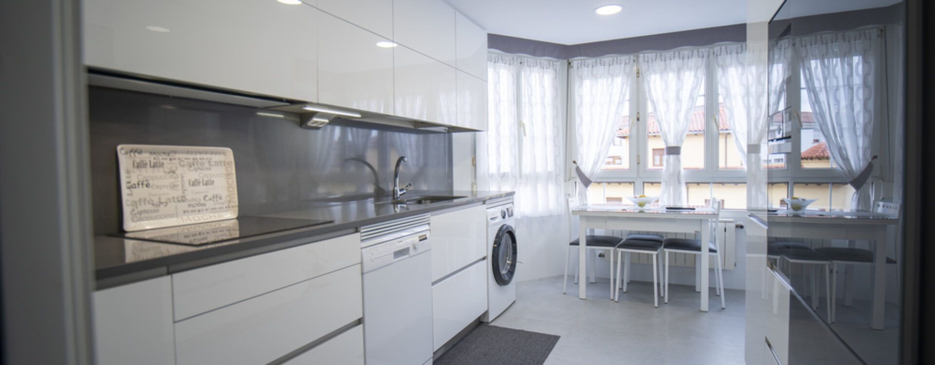 Cocinas moderna blanca sin tiradores