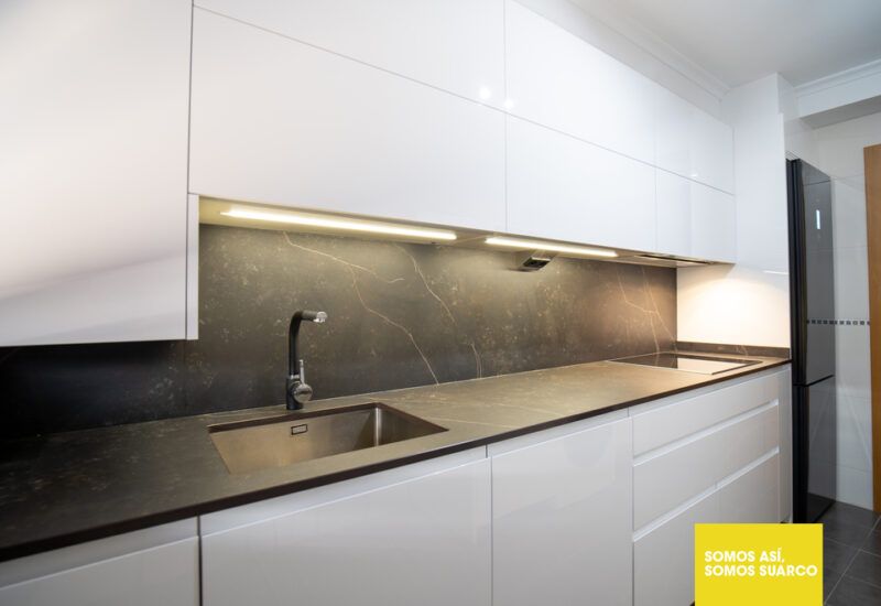 Cocina pequeña blanca Suarco