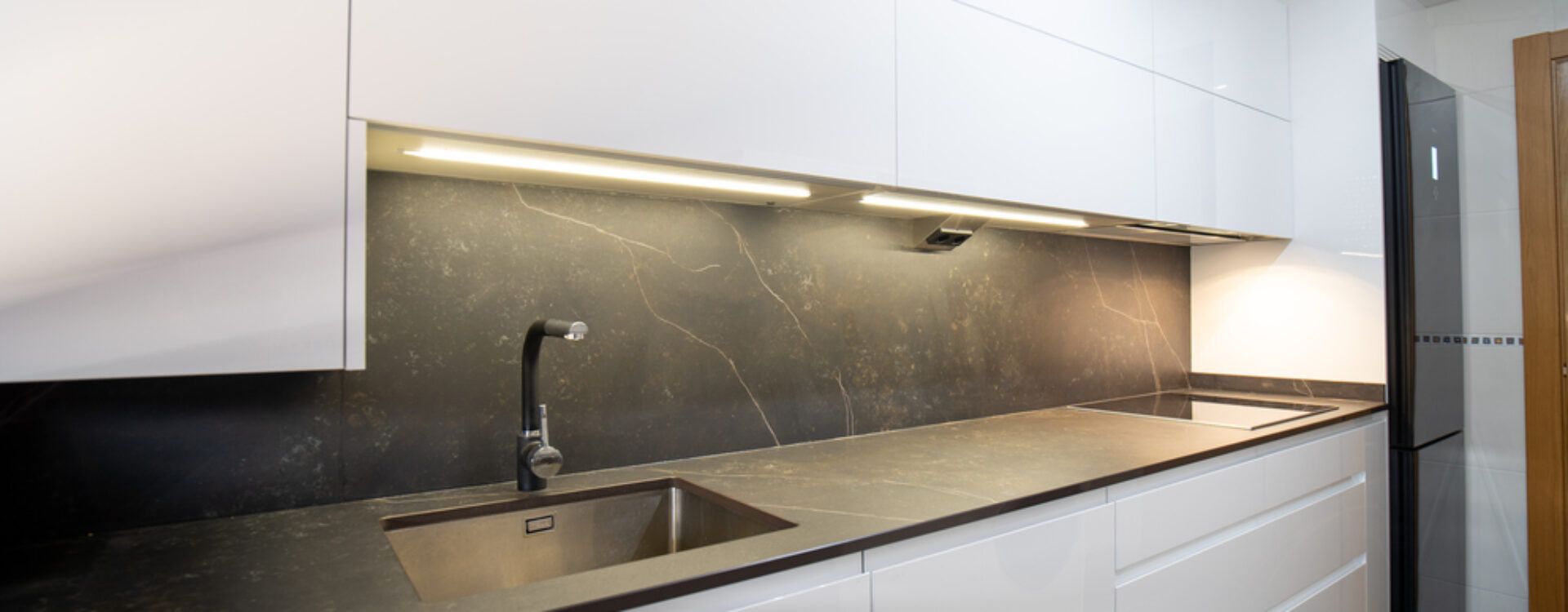 Cocina pequeña blanca Suarco