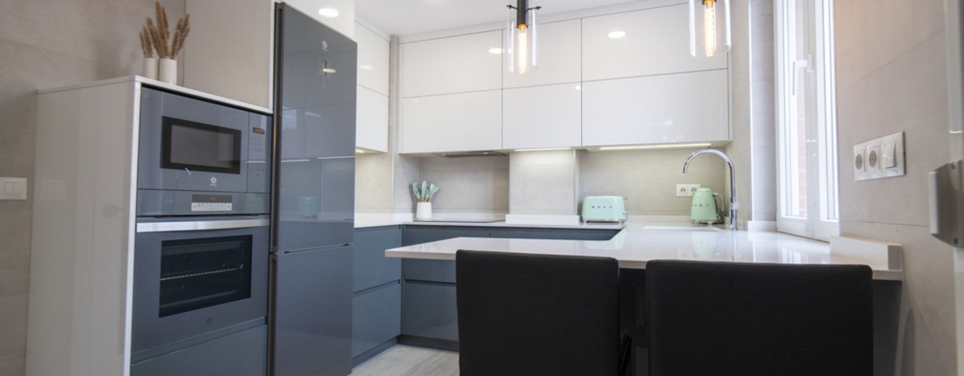 Cocina moderna en forma de U Suarco