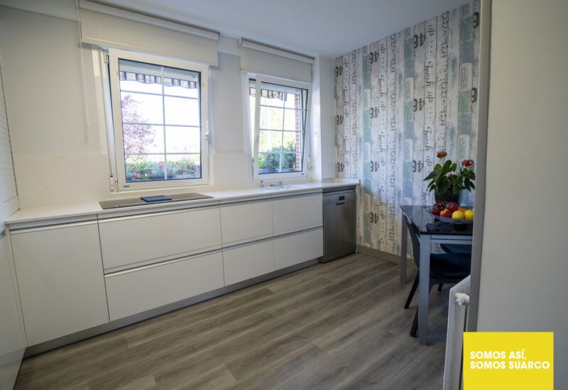 cocina en forma de L Blanca Suarco