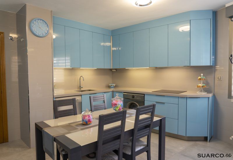 Cocina a medida azul. Cocinas Suarco