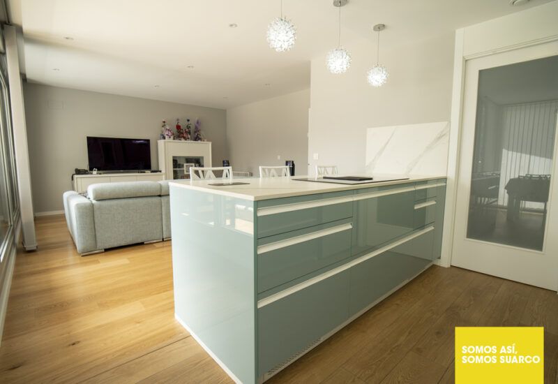 Cocina abierta al salón Suarco