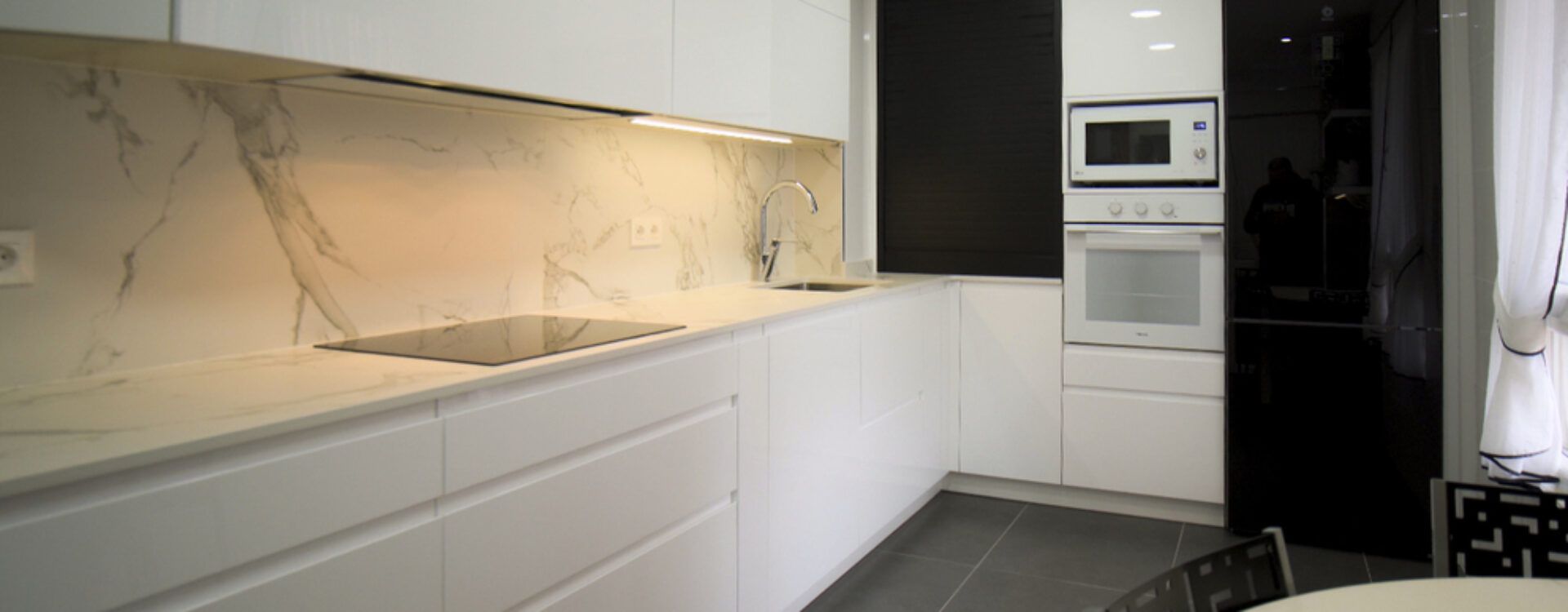 Reforma de cocina blanca Suarco