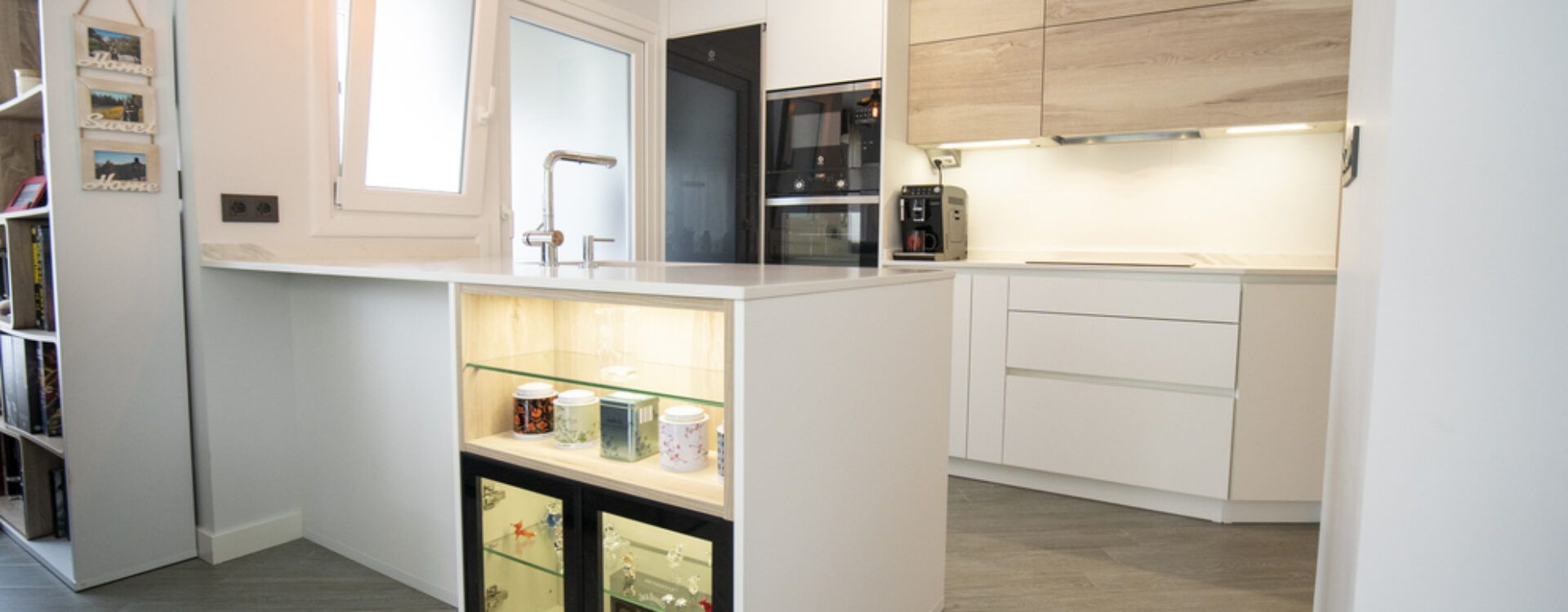 Cocina estilo nórdico abierta al salón. Cocinas Suarco