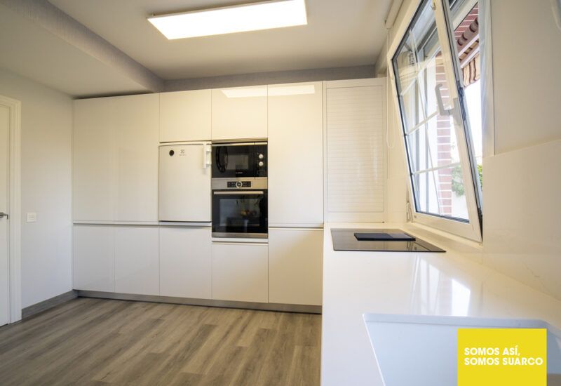 cocina en forma de L Blanca Suarco