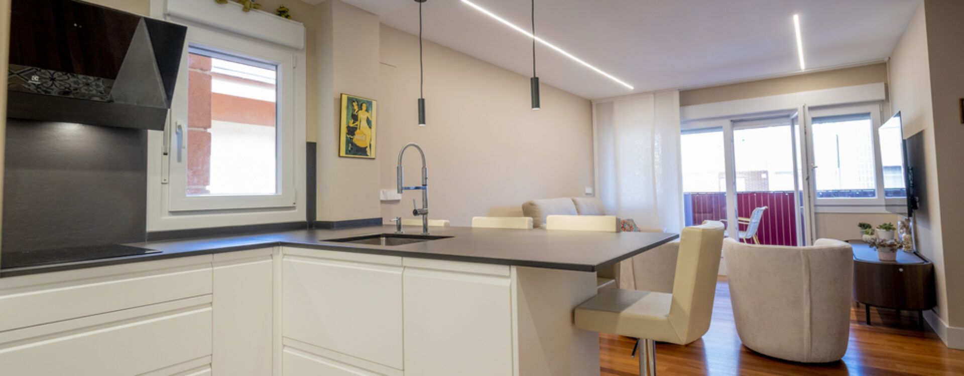 Reforma de cocina abierta al salón. Cocinas Suarco