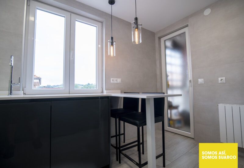 Cocina moderna en forma de U Suarco
