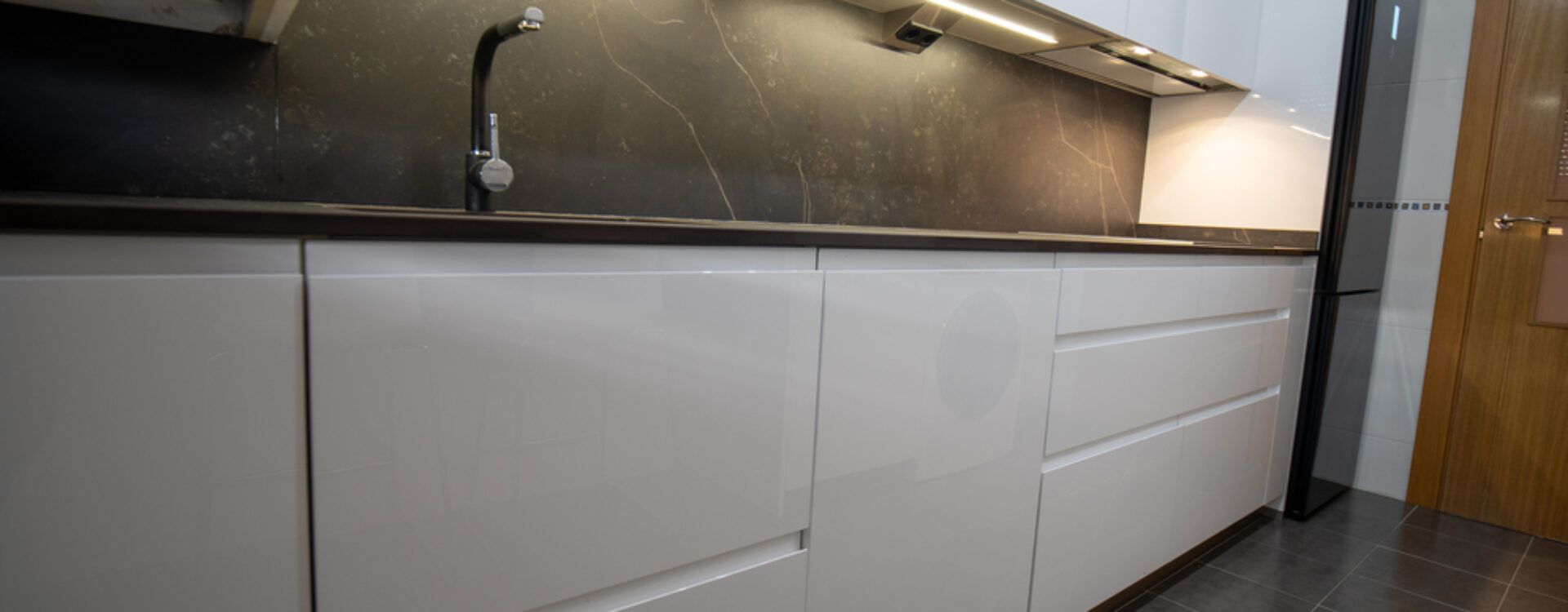 Cocina pequeña blanca Suarco