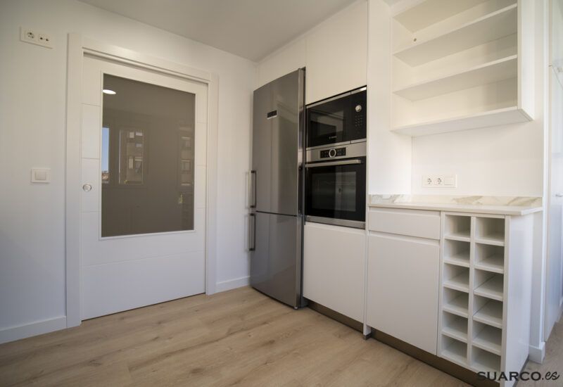 Cocina en dos frentes. Cocinas Suarco