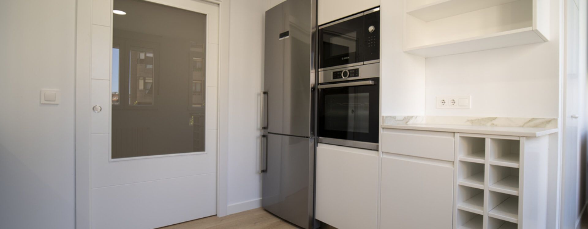 Cocina en dos frentes. Cocinas Suarco