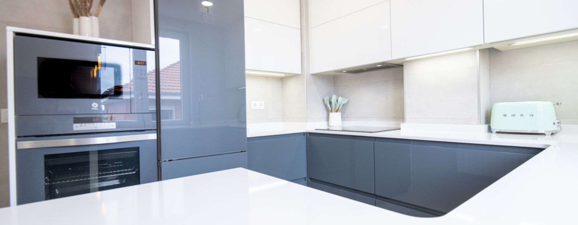 Cocina moderna en forma de U Suarco