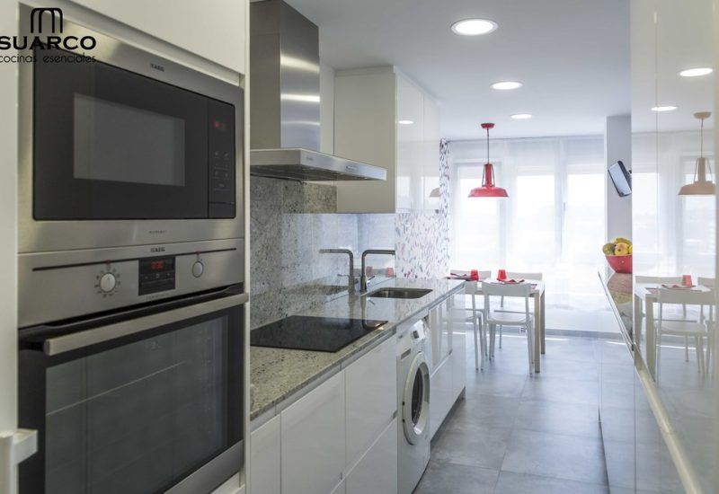 Cocina Blanca de líneas moderna