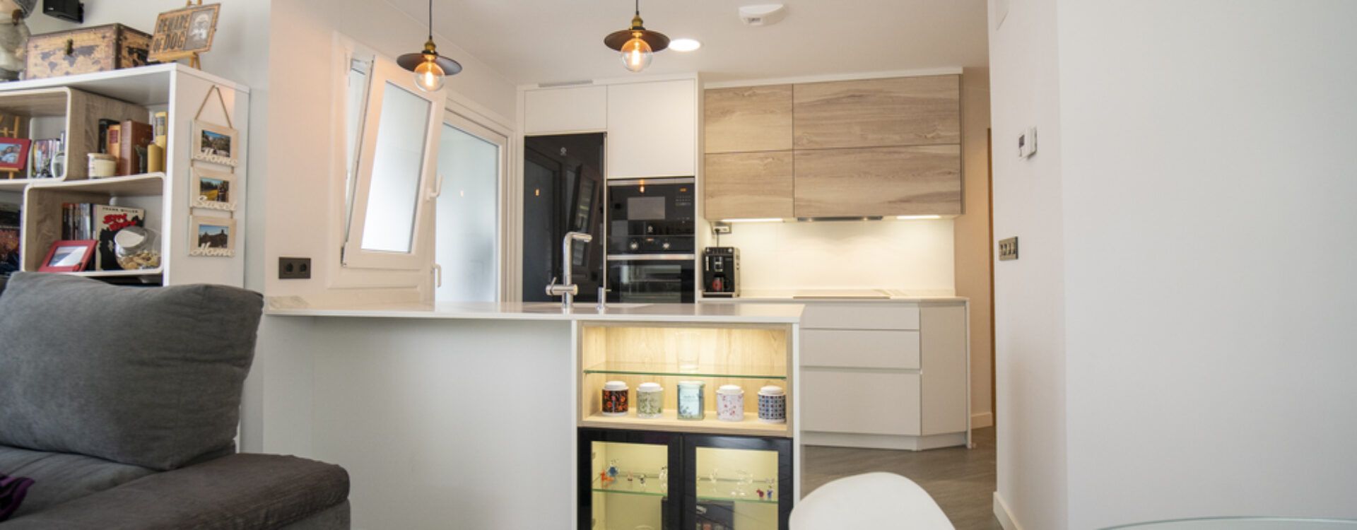 Cocina estilo nórdico abierta al salón. Cocinas Suarco