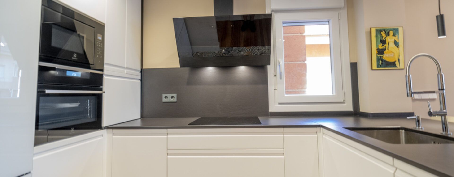 Reforma de cocina abierta al salón. Cocinas Suarco