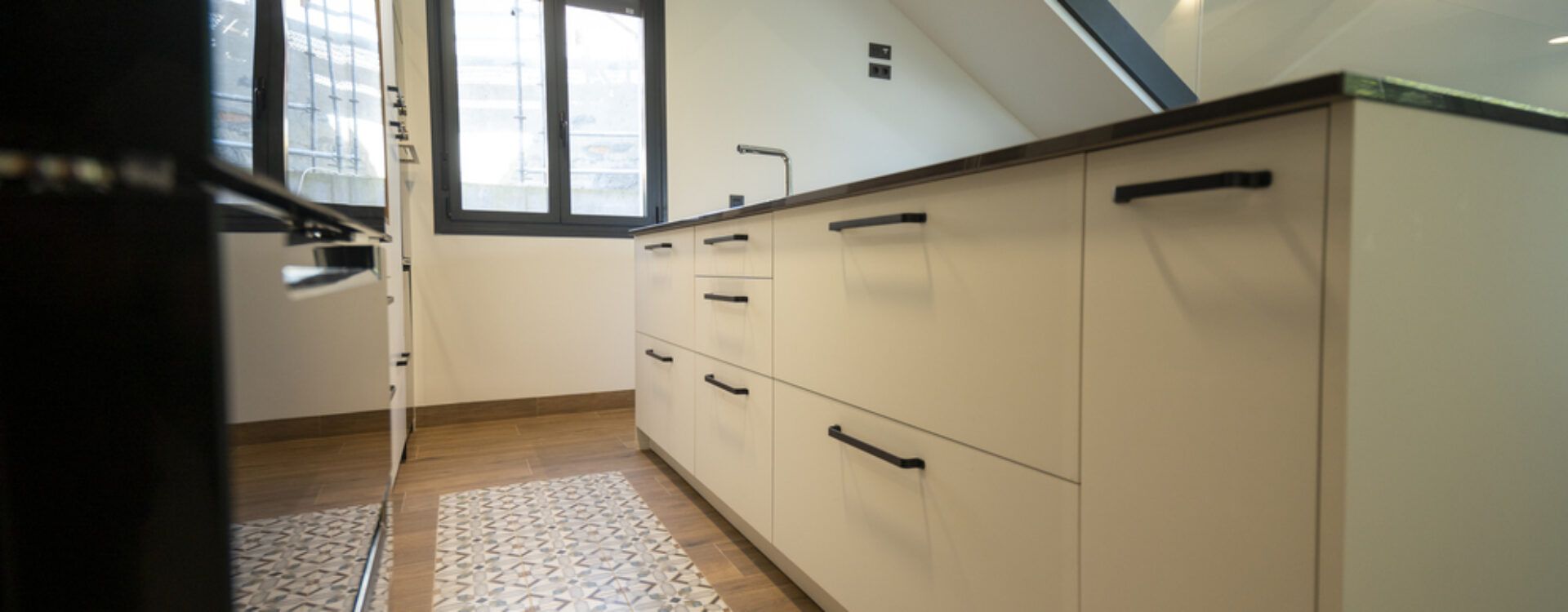 Cocina abierta al salón con isla. Cocinas Suarco