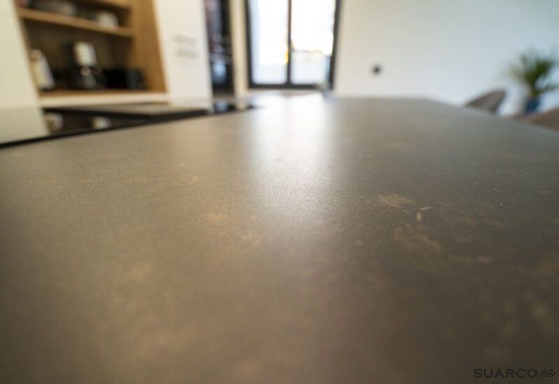 Cocina abierta al salón con isla. Cocinas Suarco