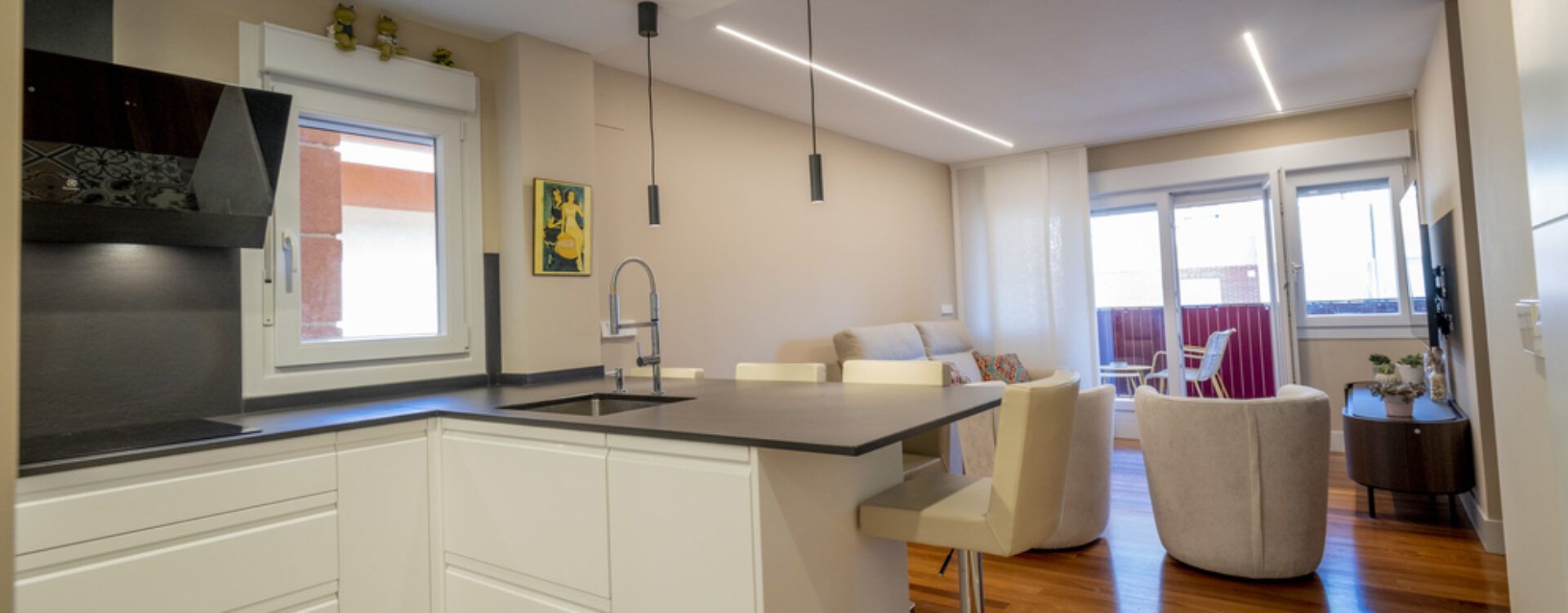 Reforma de cocina abierta al salón. Cocinas Suarco