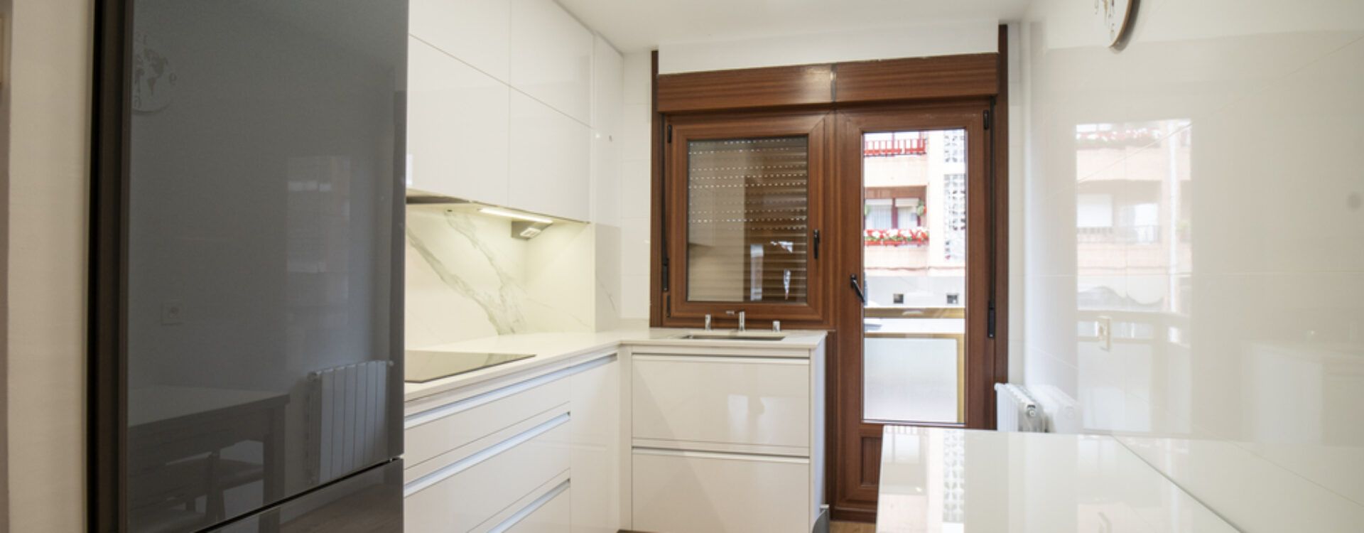 Cocina abierta al salón Suarco
