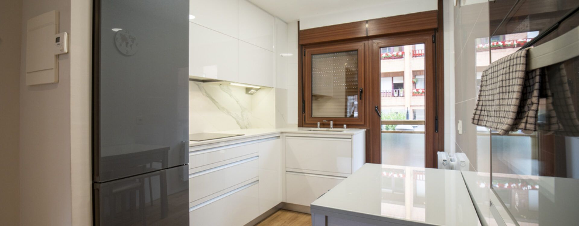 Cocina abierta al salón Suarco