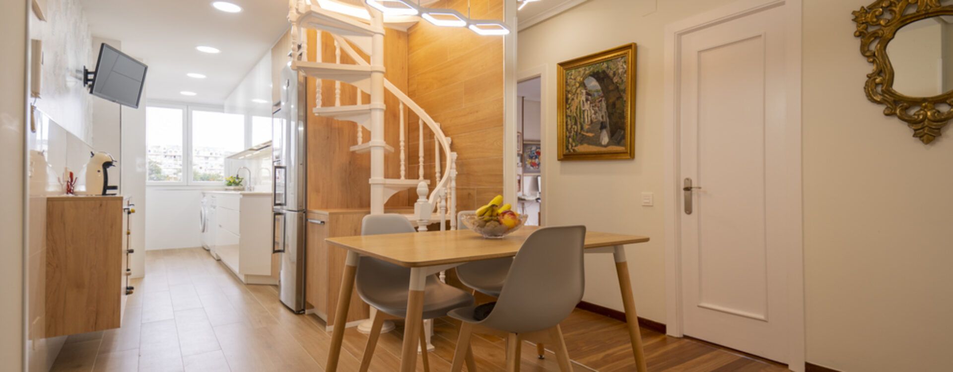 Reforma de cocina blanco y madera Suarco