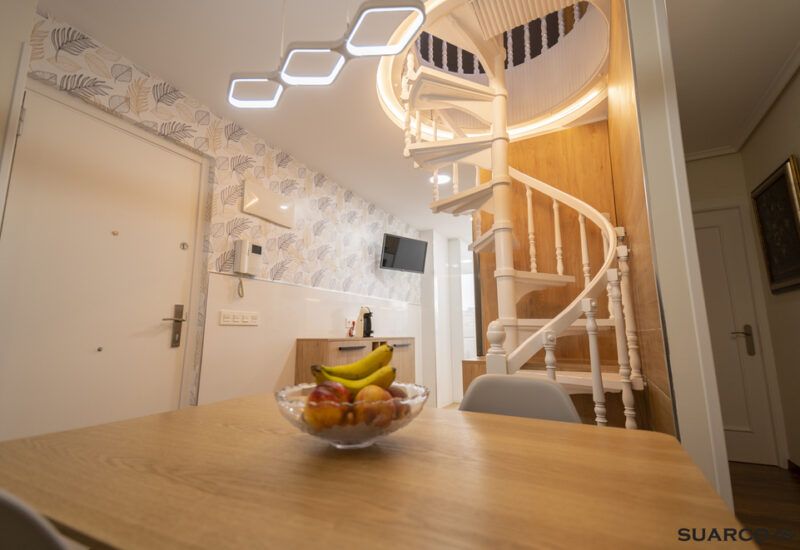 Reforma de cocina blanco y madera Suarco