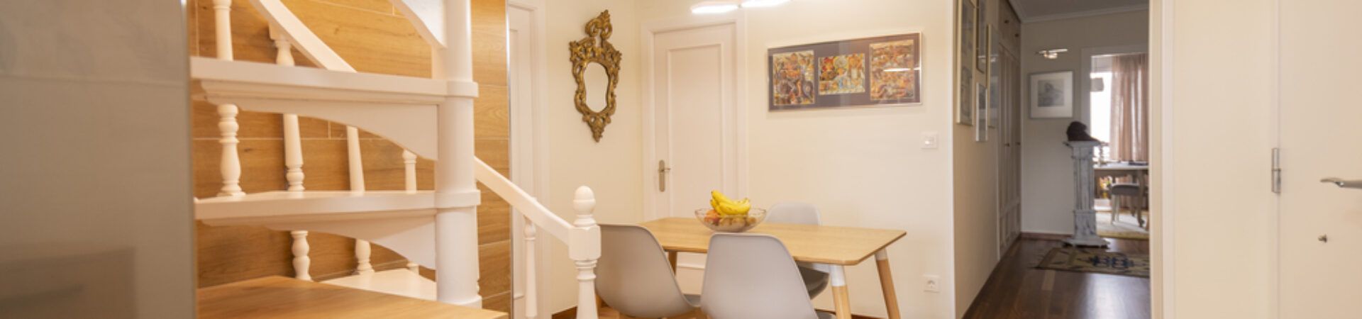 Reforma de cocina blanco y madera Suarco