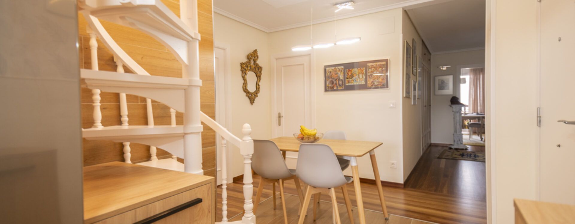 Reforma de cocina blanco y madera Suarco