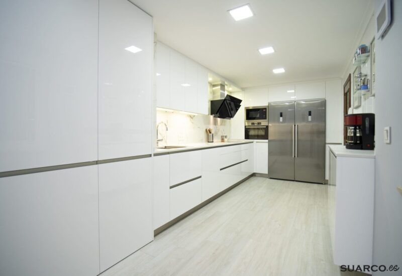 Cocinas modernas blancas. Cocinas Suarco
