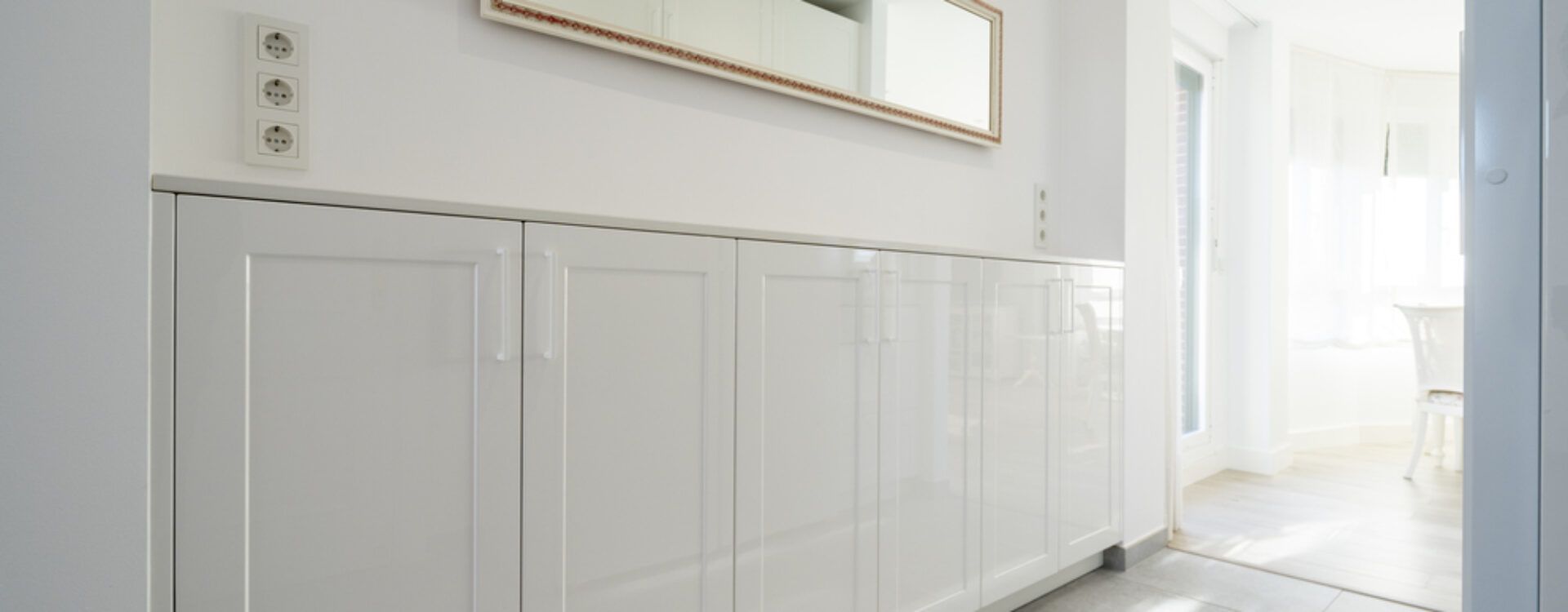 Cocina blanca alargada Suarco