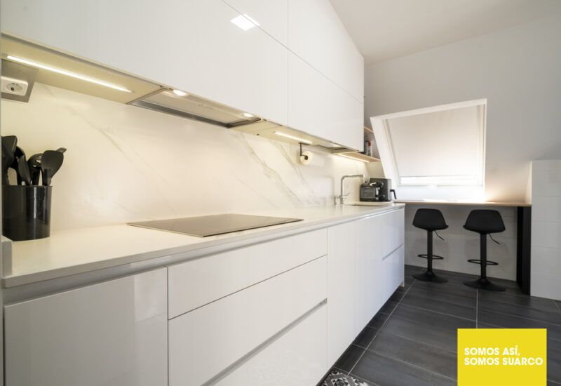 Cocina moderna en ático Suarco