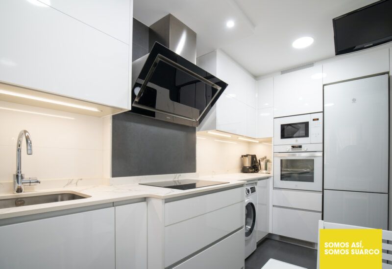 Cocina pequeña en forma de L Suarco