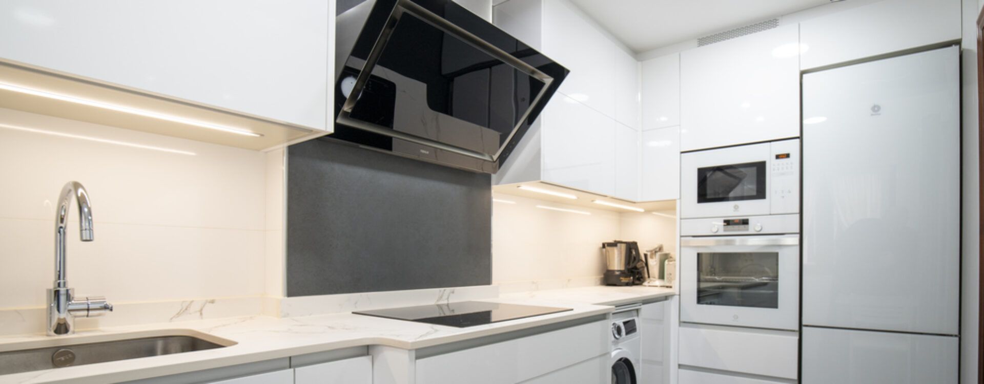 Cocina pequeña en forma de L Suarco