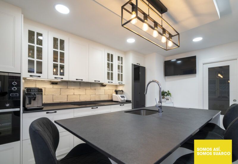 cocina moderna con isla Suarco