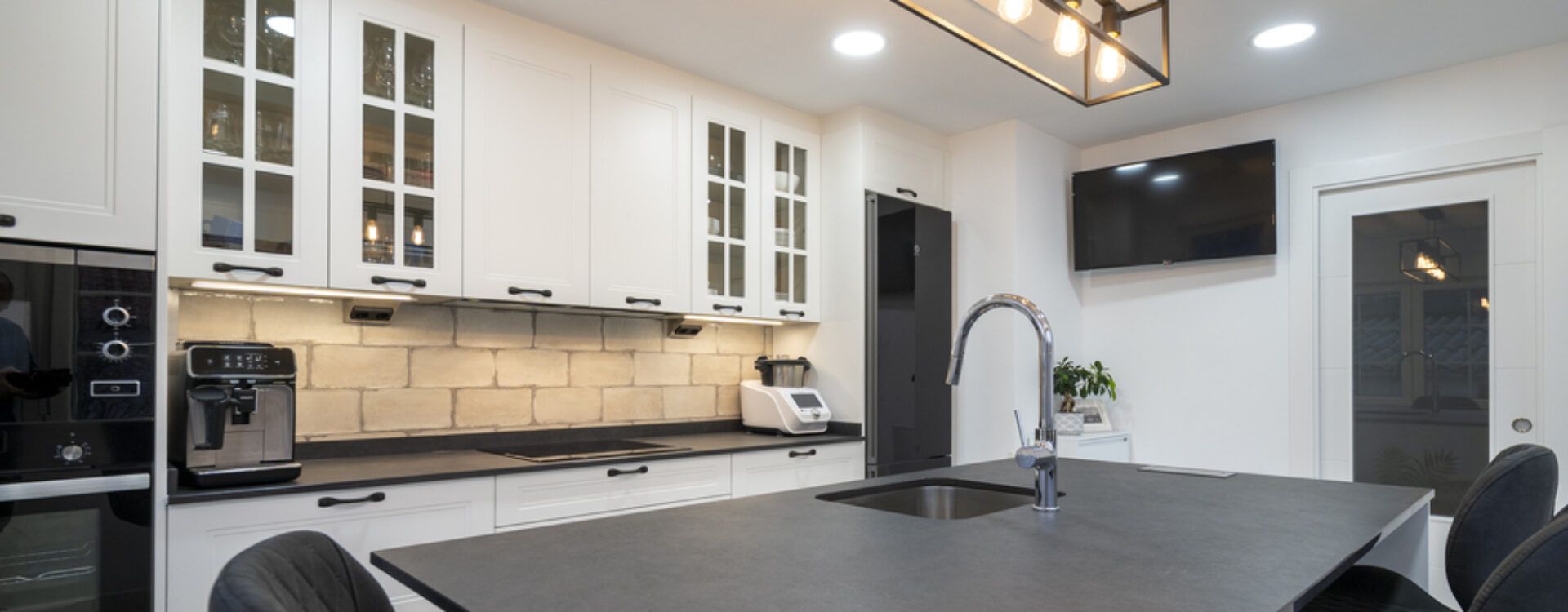 cocina moderna con isla Suarco