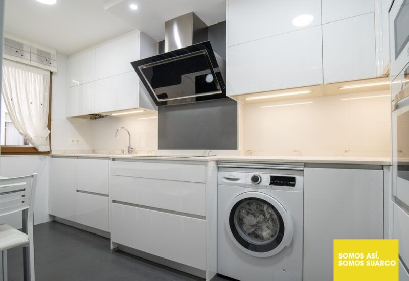 Cocina pequeña en forma de L Suarco