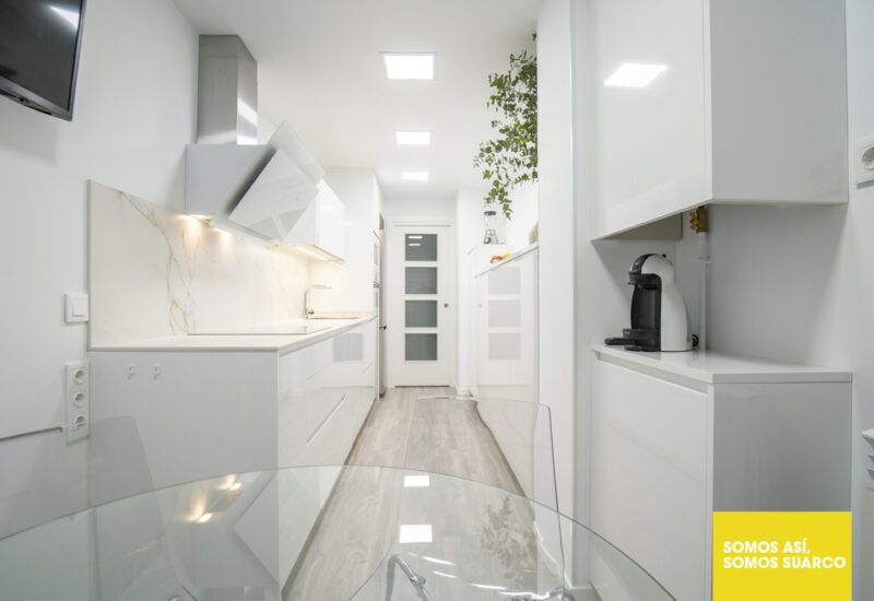 Cocina estrecha y alargada Suarco