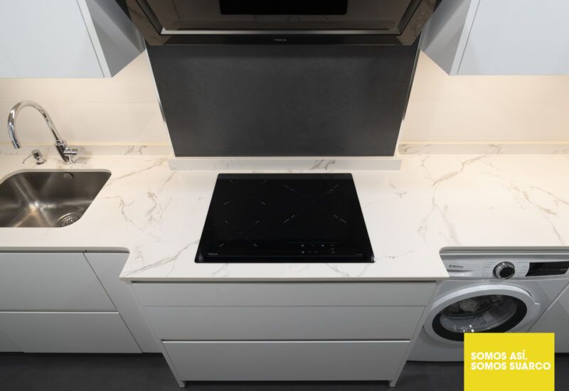 Cocina pequeña en forma de L Suarco