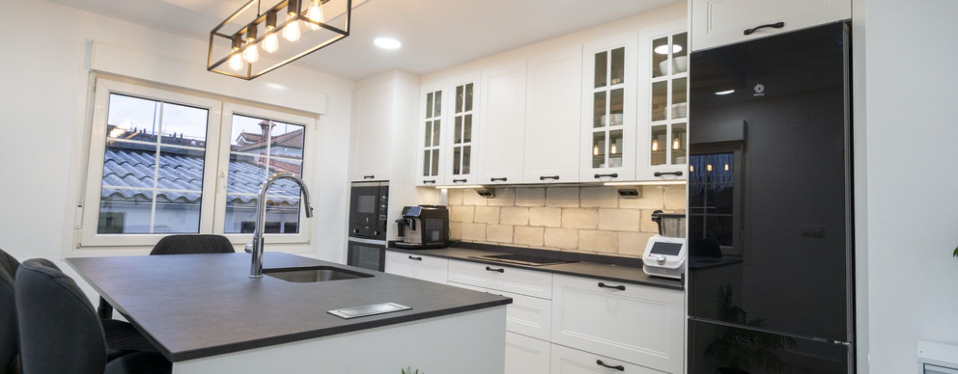 cocina moderna con isla Suarco