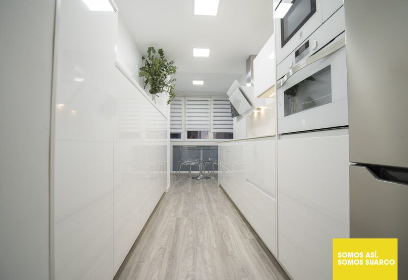 Cocina estrecha y alargada Suarco