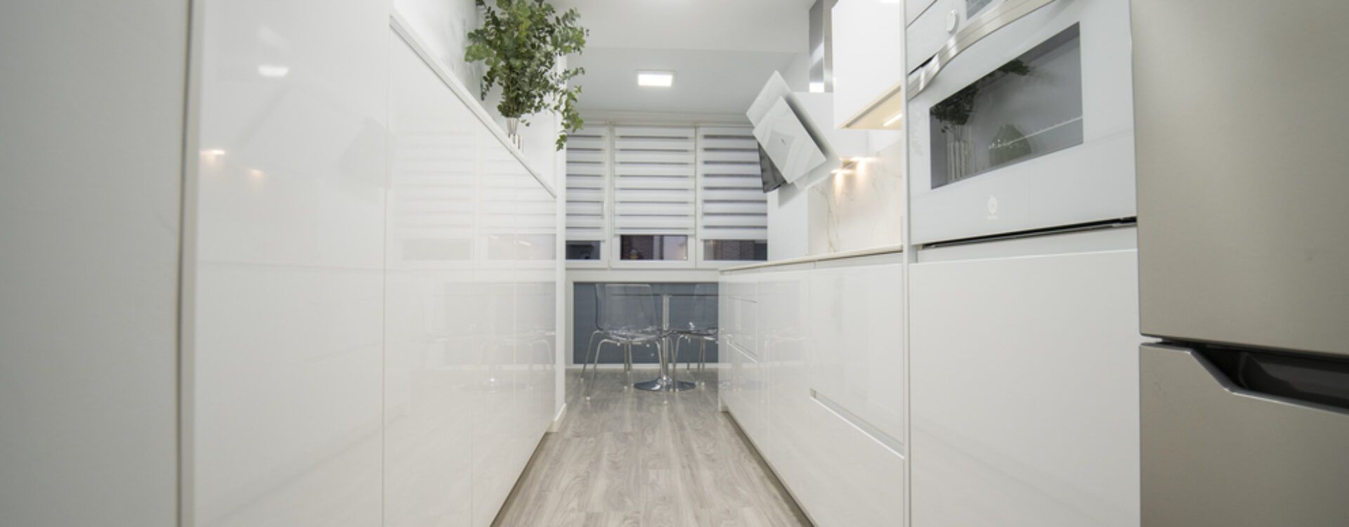 Cocina estrecha y alargada Suarco