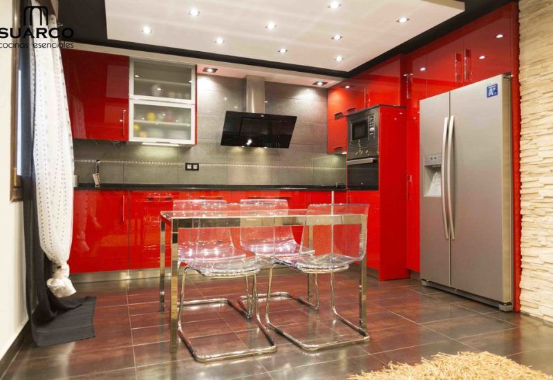 Cocina color rojo. Cocinas Suarco