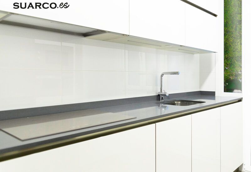 cocina minimalista, silestone